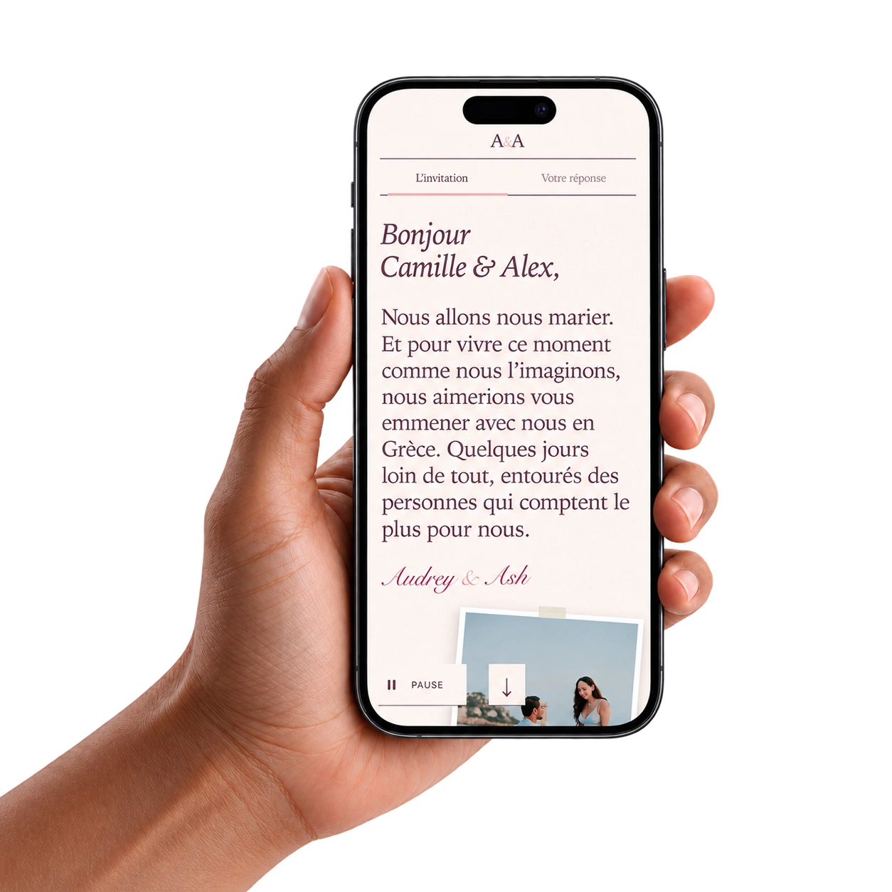Une invitation animée, présentée sur un téléphone en main